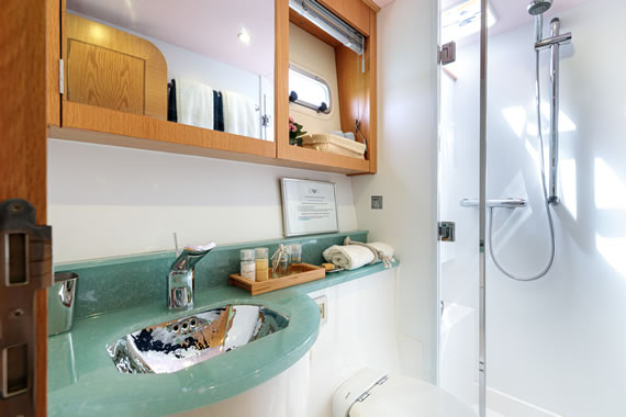 Cabins with en-suite bathroom with shower
